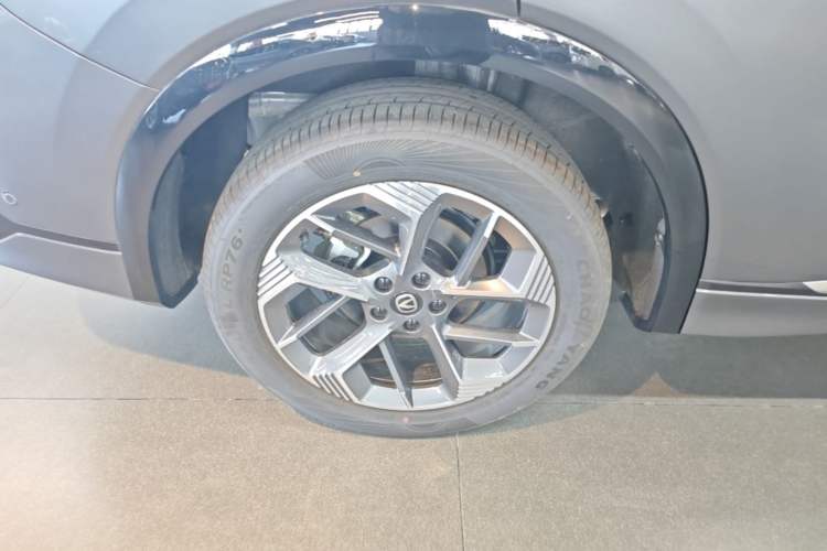 Used CHANGAN CS75 PLUS 2025 4th Generation 1.5T New Blue Whale Smart Flagship Version Right Rear Wheel Hub