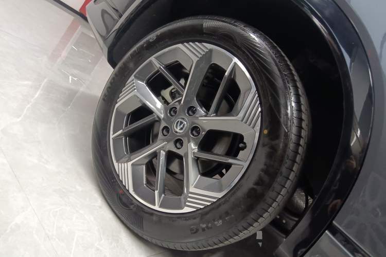 Used CHANGAN CS75 PLUS 2025 4th Generation 1.5T New Blue Whale Smart Luxury Edition Right Rear Wheel Hub
