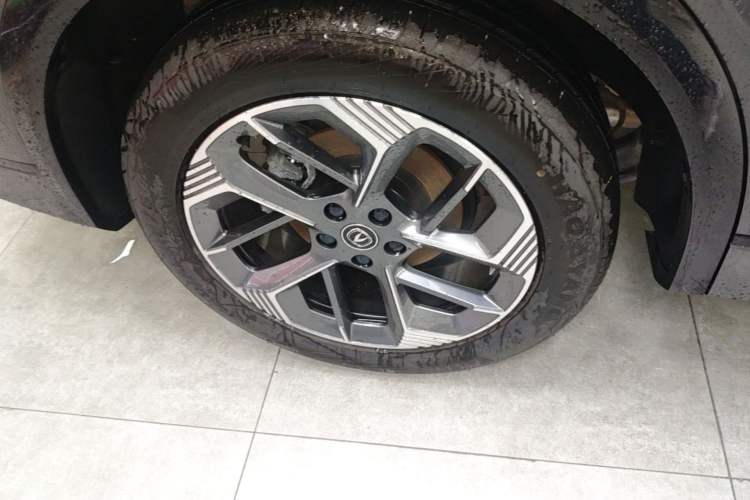 Used CHANGAN CS75 PLUS 2025 4th Generation 1.5T New Blue Whale Smart Luxury Edition Right Rear Wheel Hub