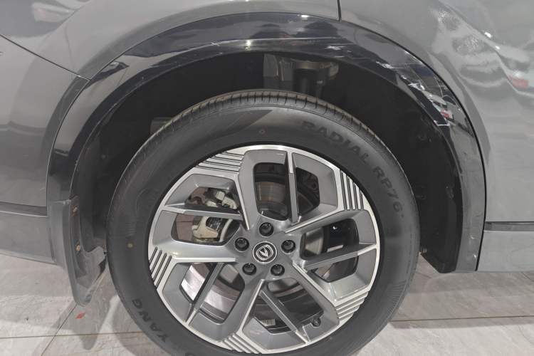 Used CHANGAN CS75 PLUS 2025 4th Generation 1.5T New Blue Whale Smart Luxury Edition Right Rear Wheel Hub
