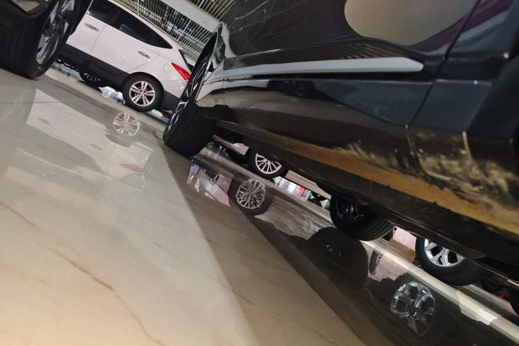 Used CHANGAN CS75 PLUS 2025 4th Generation UItra 2.0T New Blue Whale – Smart & Powerful Version Right Side Sill