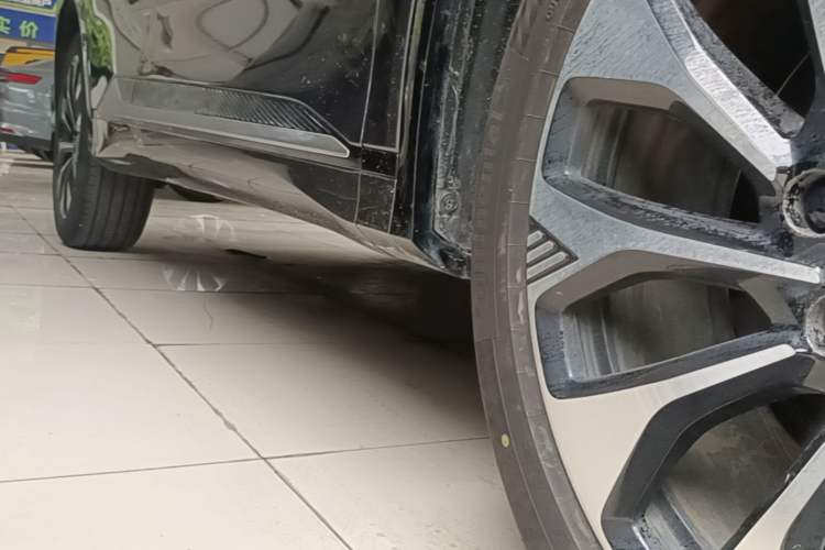 Used CHANGAN CS75 PLUS 2025 4th Generation UItra 2.0T New Blue Whale – Smart & Powerful Version Right Side Sill