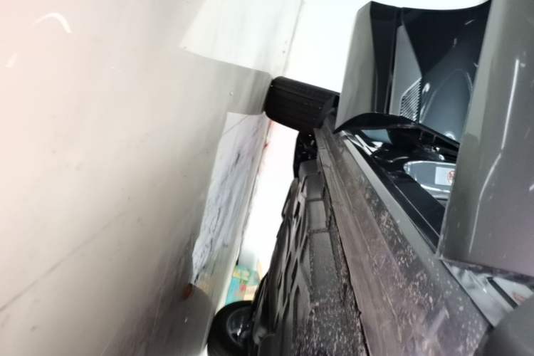 Used CHANGAN CS75 PLUS 2025 4th Generation UItra 2.0T New Blue Whale – Smart & Powerful Version Right Side Sill