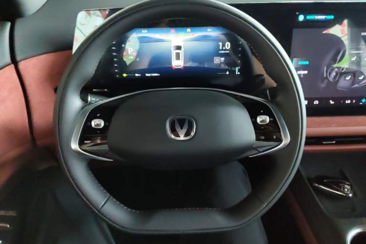 Used CHANGAN CS75 PLUS 2025 4th Generation 1.5T New Blue Whale Smart Luxury Edition Steering Wheel