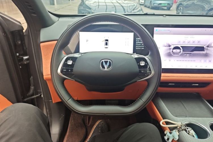 Used CHANGAN CS75 PLUS 2025 4th Generation UItra 2.0T New Blue Whale Engine – Wind Style Steering Wheel