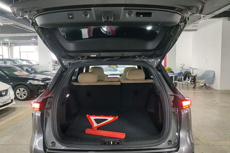 Used CHANGAN CS75 PLUS 2025 4th Generation 1.5T New Blue Whale Smart Flagship Version Trunk
