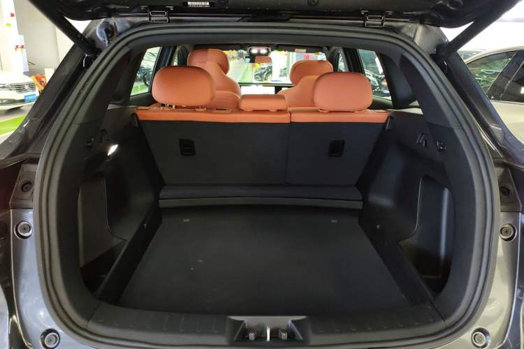 Used CHANGAN CS75 PLUS 2025 4th Generation 1.5T New Blue Whale Smart Luxury Edition Trunk