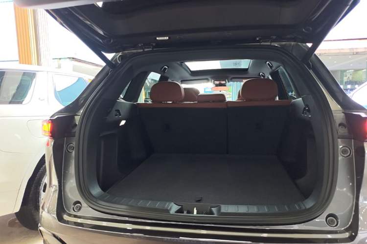 Used CHANGAN CS75 PLUS 2025 Model, 4th Generation 1.5T New Blue Whale Smart Excellence Version Trunk