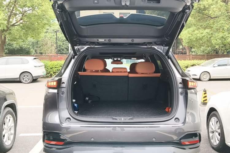 Used CHANGAN CS75 PLUS 2025 4th Generation 1.5T New Blue Whale Smart Flagship Version Trunk