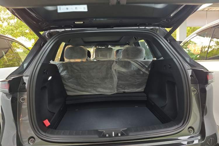 Used CHANGAN CS75 PLUS 2025 4th Generation 1.5T New Blue Whale Smart Luxury Edition Trunk