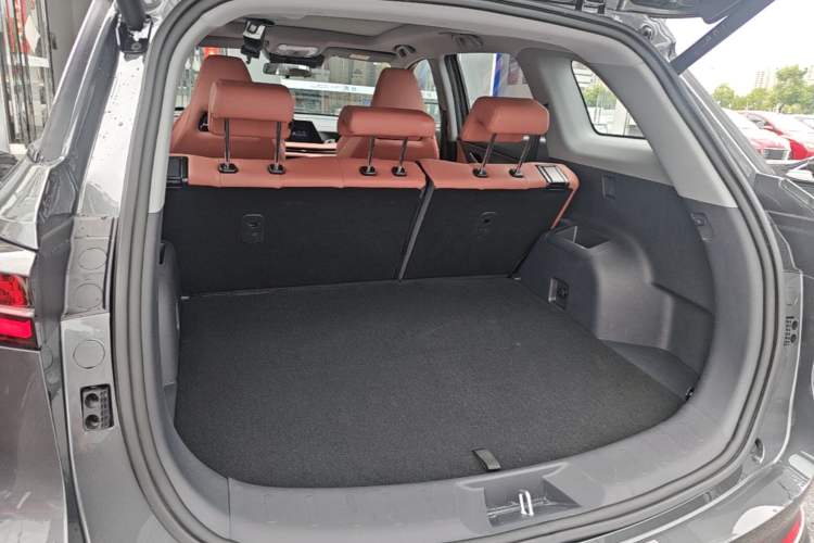 Used CHANGAN CS75 PLUS 2025 Model, 3rd Generation Champion Edition 1.5T Jinghang Version Trunk
