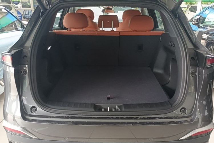 Used CHANGAN CS75 PLUS 2025 4th Generation UItra 2.0T New Blue Whale – Smart & Powerful Version Trunk