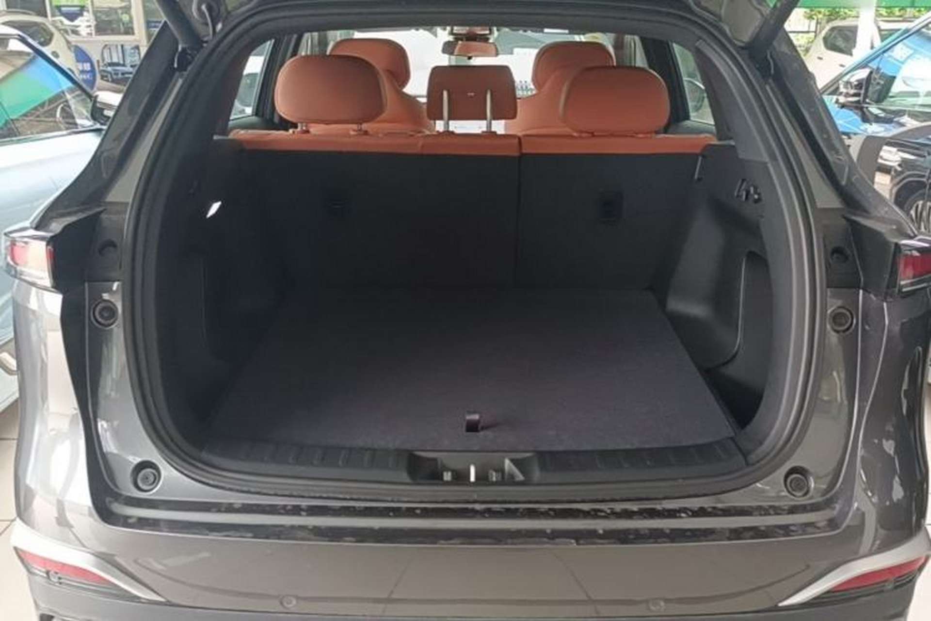 Used CHANGAN CS75 PLUS 2025 4th Generation UItra 2.0T New Blue Whale – Smart & Powerful Version Trunk