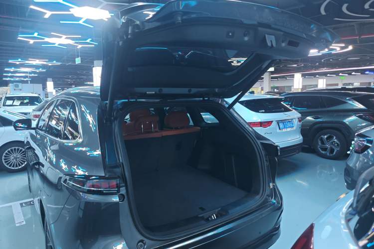 Used CHANGAN CS75 PLUS 2025 4th Generation 1.5T New Blue Whale Smart Luxury Edition Trunk