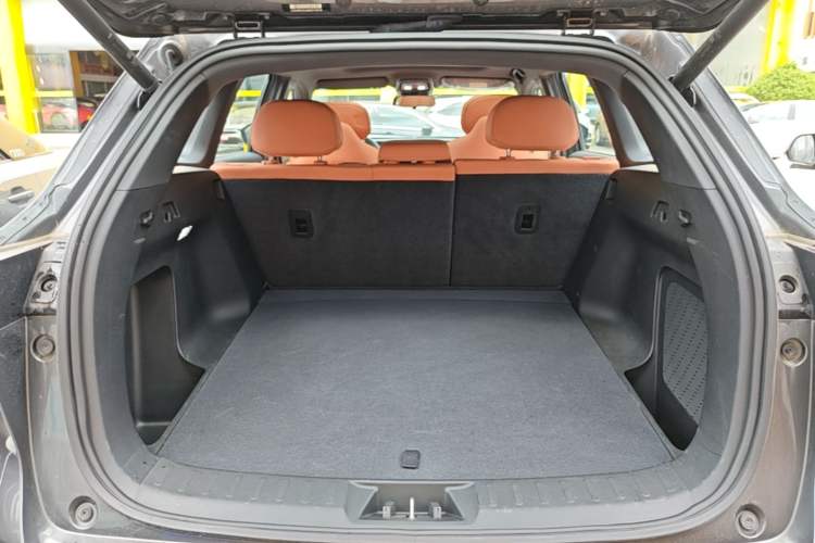 Used CHANGAN CS75 PLUS 2025 4th Generation 1.5T New Blue Whale Smart Flagship Version Trunk