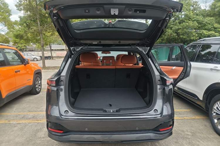Used CHANGAN CS75 PLUS 2025 4th Generation 1.5T New Blue Whale Smart Flagship Version Trunk