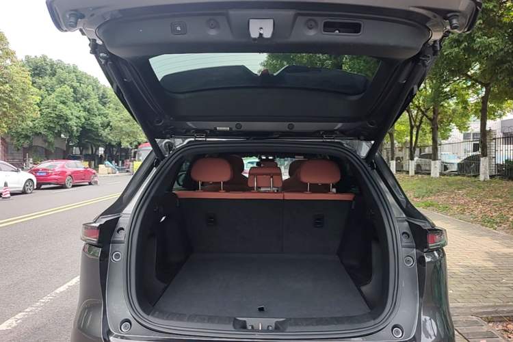 Used CHANGAN CS75 PLUS 2025 4th Generation 1.5T New Blue Whale Smart Luxury Edition Trunk