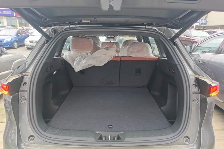 Used CHANGAN CS75 PLUS 2025 4th Generation 1.5T New Blue Whale Smart Luxury Edition Trunk