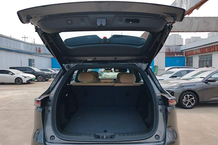 Used CHANGAN CS75 PLUS 2025 4th Generation 1.5T New Blue Whale Smart Luxury Edition Trunk