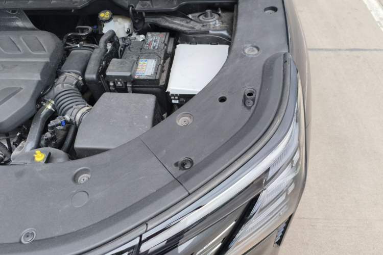 Used CHANGAN CS75 PLUS 2025 4th Generation 1.5T New Blue Whale Smart Luxury Edition Engine Bay Left