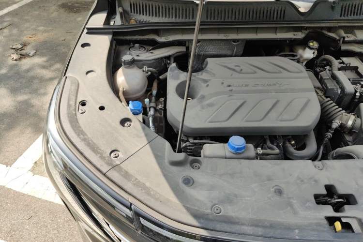Used CHANGAN CS75 PLUS 2025 4th Generation 1.5T New Blue Whale Smart Luxury Edition Engine Bay Right