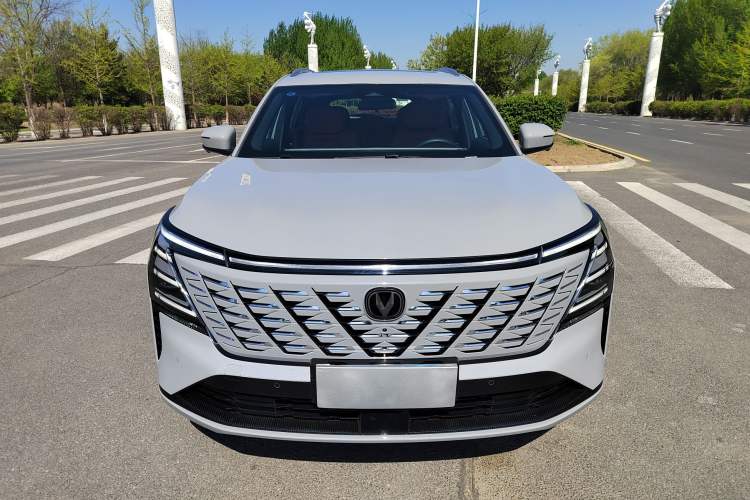 Used CHANGAN CS75 PLUS 2025 4th Generation 1.5T New Blue Whale Smart Flagship Version Exterior 4
