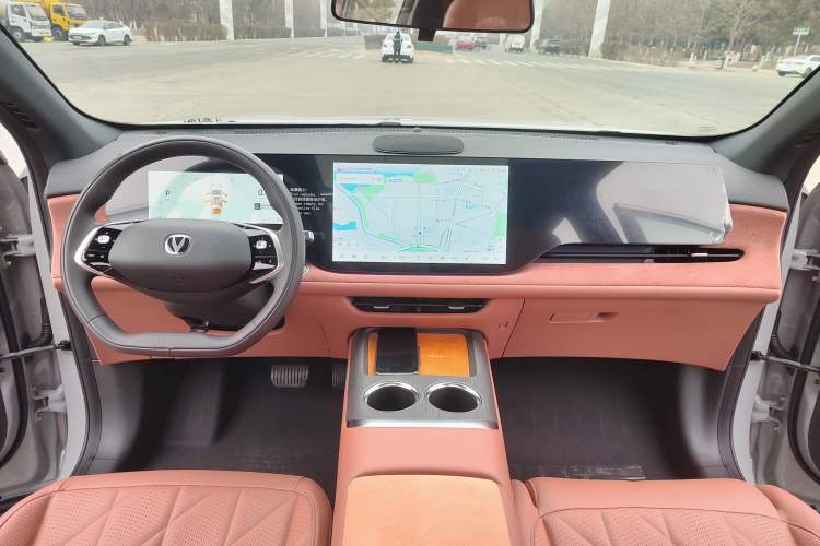 Used CHANGAN CS75 PLUS 2025 4th Generation 1.5T New Blue Whale Smart Flagship Version Interior 1