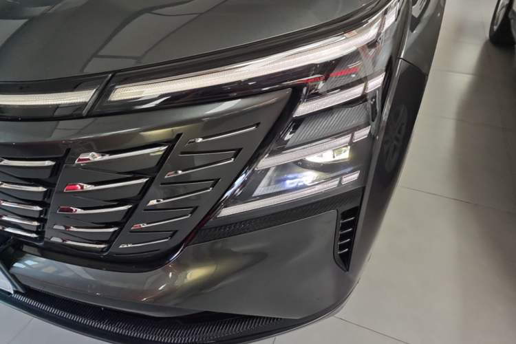 Used CHANGAN CS75 PLUS 2025 4th Generation UItra 2.0T New Blue Whale – Smart & Powerful Version Left Front Headlight