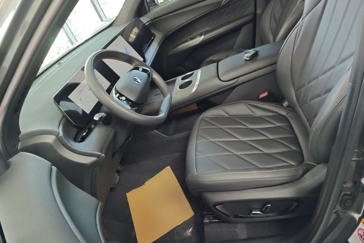 Used CHANGAN CS75 PLUS 2025 4th Generation UItra 2.0T New Blue Whale – Smart & Powerful Version Left Front Seat