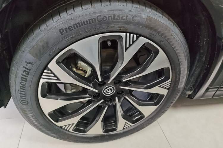 Used CHANGAN CS75 PLUS 2025 4th Generation UItra 2.0T New Blue Whale – Smart & Powerful Version Left Front Wheel Hub