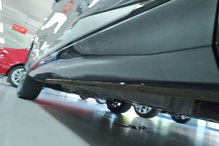 Used CHANGAN CS75 PLUS 2025 4th Generation UItra 2.0T New Blue Whale – Smart & Powerful Version Left Side Sill