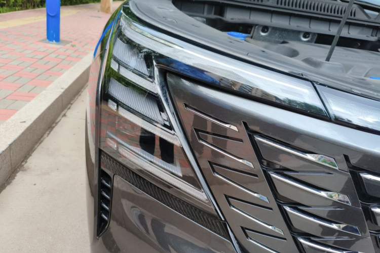 Used CHANGAN CS75 PLUS 2025 4th Generation 1.5T New Blue Whale Smart Luxury Edition Right Front Headlight