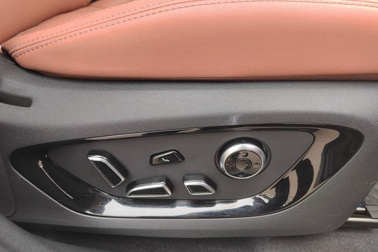 Used CHANGAN CS75 PLUS 2025 4th Generation 1.5T New Blue Whale Smart Flagship Version Right Front Seat