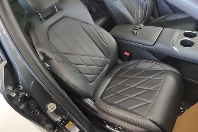 Used CHANGAN CS75 PLUS 2025 4th Generation UItra 2.0T New Blue Whale – Smart & Powerful Version Right Front Seat