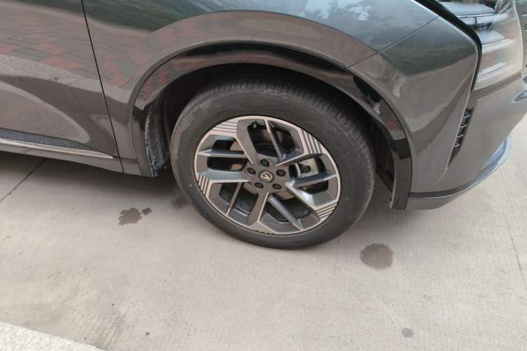 Used CHANGAN CS75 PLUS 2025 4th Generation 1.5T New Blue Whale Smart Luxury Edition Right Front Wheel Hub