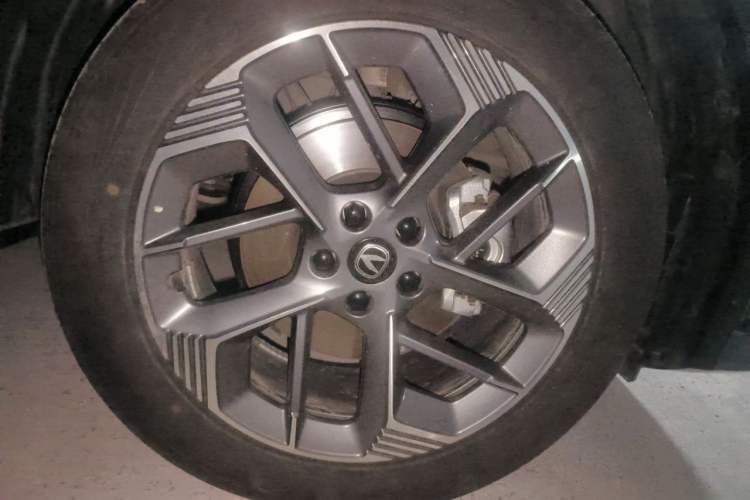 Used CHANGAN CS75 PLUS 2025 4th Generation 1.5T New Blue Whale Smart Luxury Edition Right Front Wheel Hub