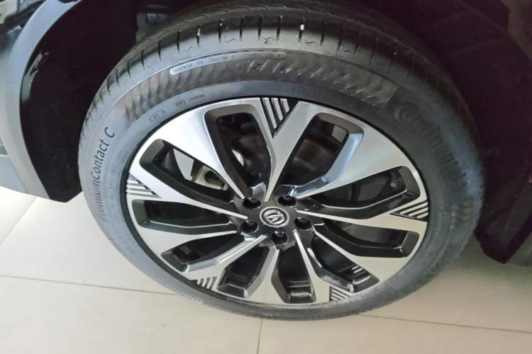 Used CHANGAN CS75 PLUS 2025 4th Generation UItra 2.0T New Blue Whale – Smart & Powerful Version Right Rear Wheel Hub