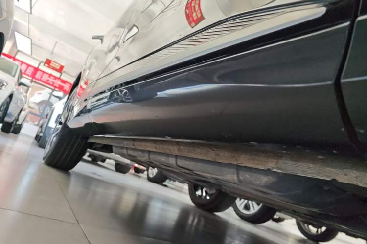 Used CHANGAN CS75 PLUS 2025 4th Generation UItra 2.0T New Blue Whale – Smart & Powerful Version Right Side Sill