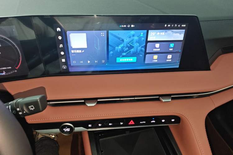 Used CHANGAN CS75 PLUS 2025 Model, 3rd Generation Champion Edition 1.5T Jingling Version Audio And AC Panel