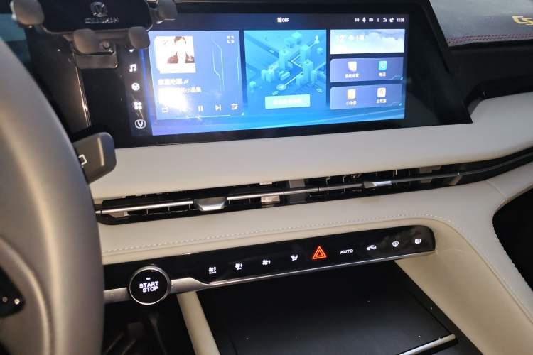 Used CHANGAN CS75 PLUS 2025 Model, 3rd Generation Champion Edition 1.5T Jinghang Version Audio And AC Panel
