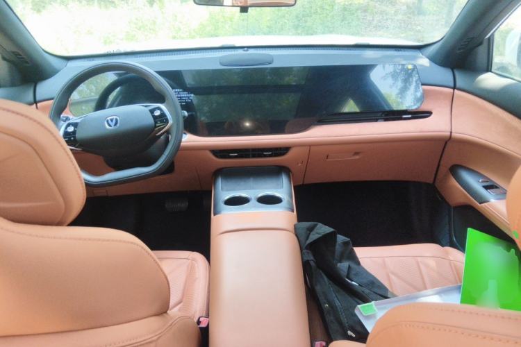 Used CHANGAN CS75 PLUS 2025 4th Generation UItra 2.0T New Blue Whale Smart Intelligent Powertrain Version Center Console