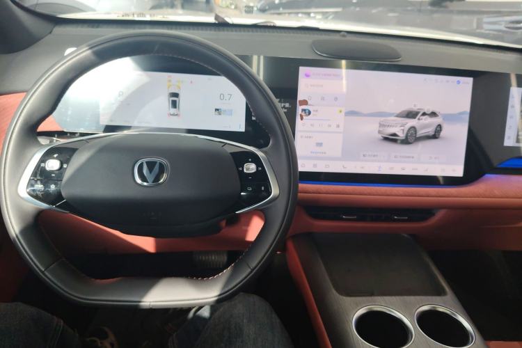 Used CHANGAN CS75 PLUS 2025 4th Generation UItra 2.0T New Blue Whale Smart Intelligent Powertrain Version Center Console