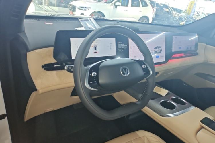 Used CHANGAN CS75 PLUS 2025 4th Generation 1.5T New Blue Whale Smart Flagship Version Center Console