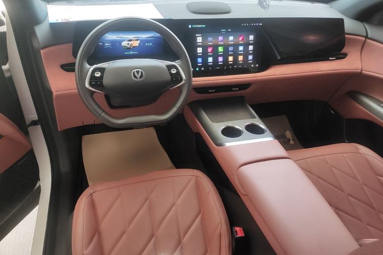Used CHANGAN CS75 PLUS 2025 4th Generation UItra 2.0T New Blue Whale Smart Intelligent Powertrain Version Center Console