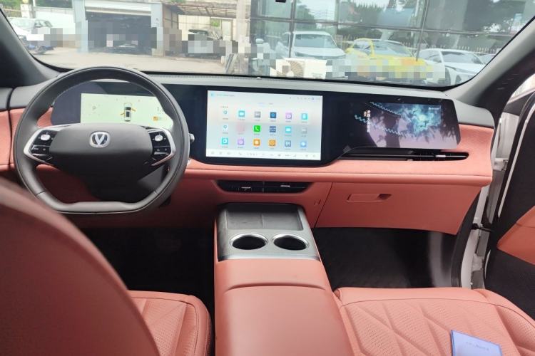 Used CHANGAN CS75 PLUS 2025 4th Generation UItra 2.0T New Blue Whale – Smart & Powerful Version Center Console