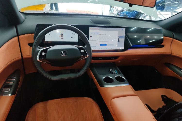 Used CHANGAN CS75 PLUS 2025 4th Generation UItra 2.0T New Blue Whale Smart Intelligent Powertrain Version Center Console