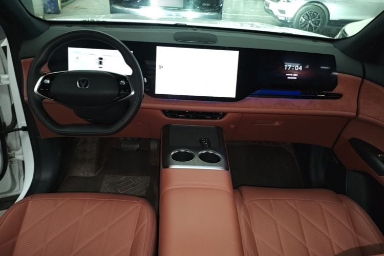Used CHANGAN CS75 PLUS 2025 4th Generation UItra 2.0T New Blue Whale Smart Intelligent Powertrain Version Center Console