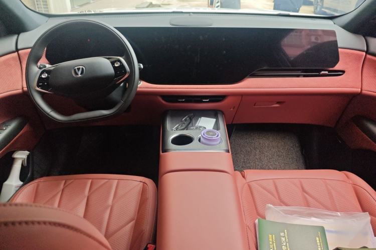 Used CHANGAN CS75 PLUS 2025 4th Generation UItra 2.0T New Blue Whale Smart Intelligent Powertrain Version Center Console