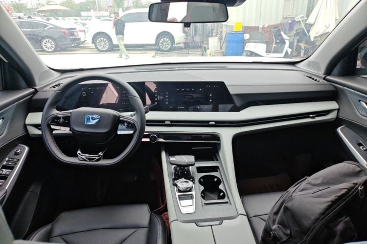 Used CHANGAN CS75 PLUS 2025 Model, 3rd Generation Champion Edition 1.5T Jinghang Version Center Console