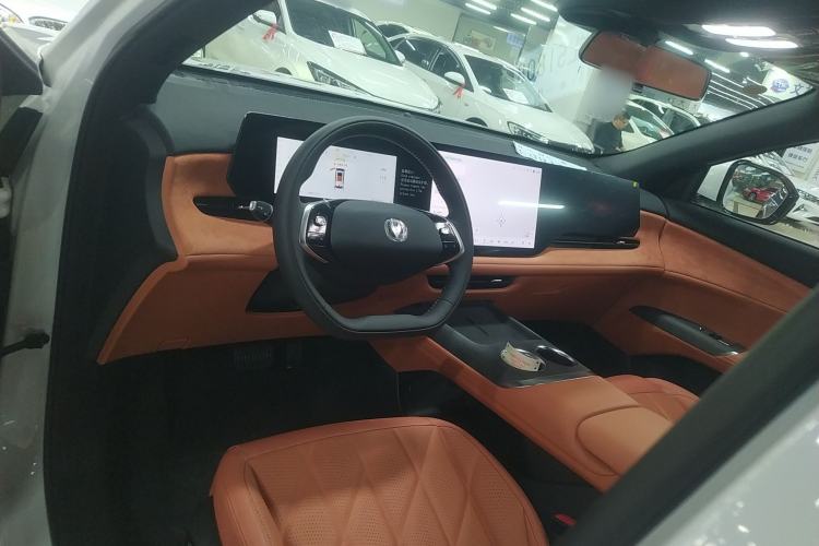 Used CHANGAN CS75 PLUS 2025 4th Generation UItra 2.0T New Blue Whale – Smart & Powerful Version Center Console